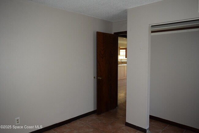 Building Photo - 1941 Talloak Rd