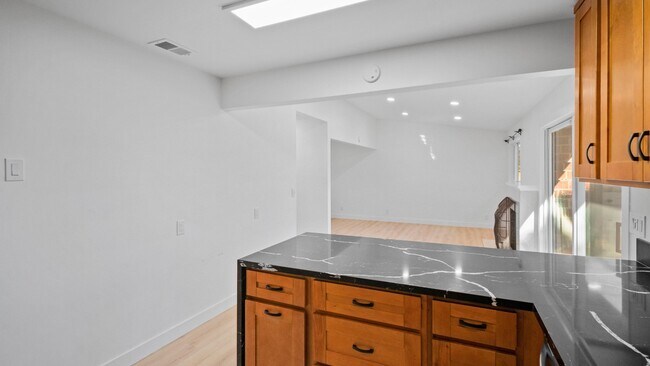 Building Photo - 5 Ormond Ct