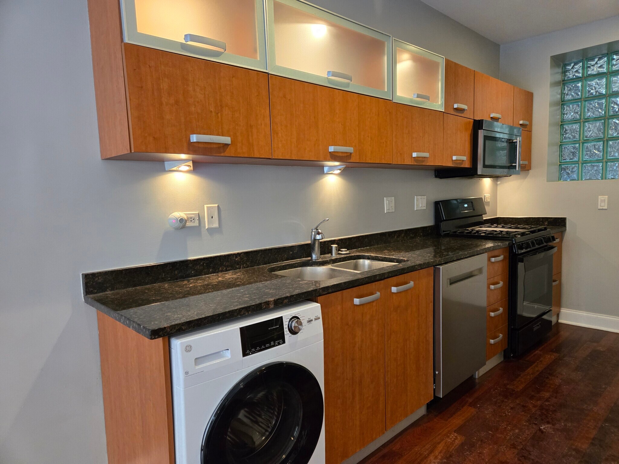 Building Photo - 1360 W Estes Ave