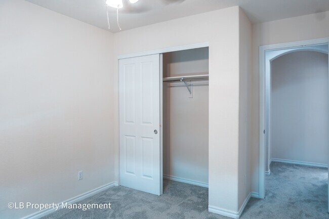 Building Photo - 10590 Pearlwood Cir