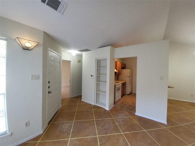 Building Photo - 9712 Eastwend Dr