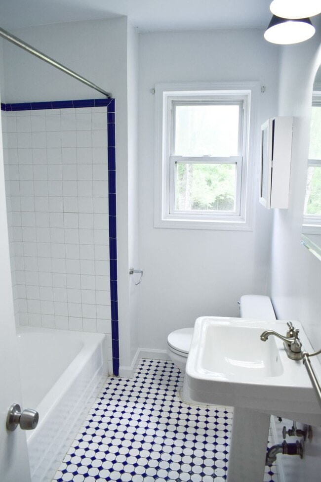 Building Photo - 1610 E 27th Ave