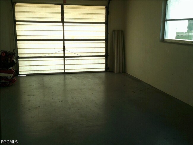 Building Photo - 1405 Juddale St E