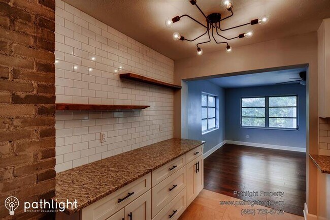 Building Photo - 1020 E Fern St