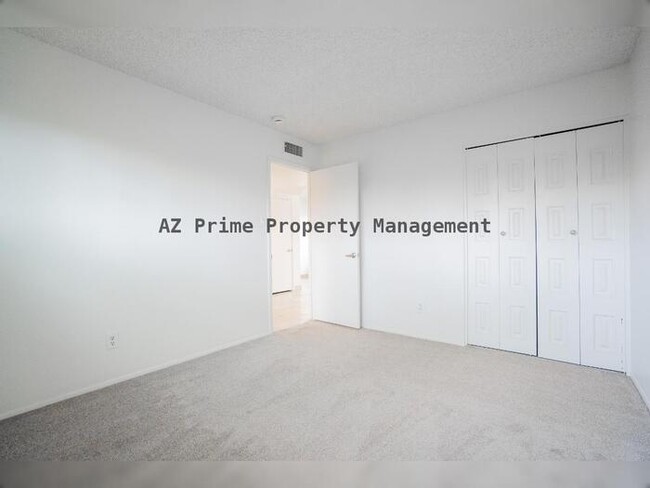 Building Photo - 1104 E Bell De Mar Dr