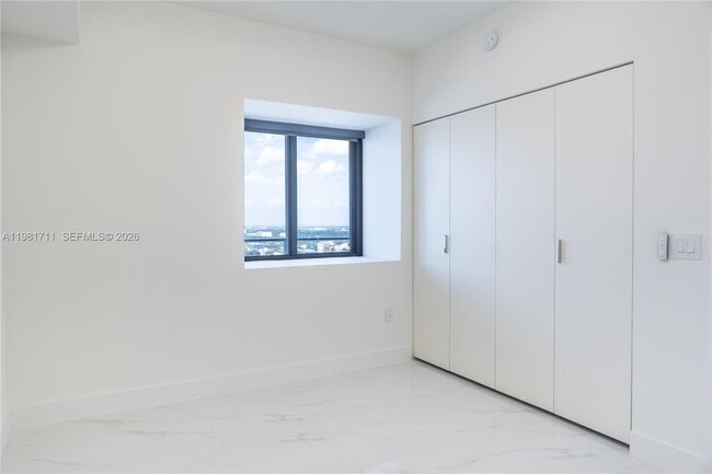 Building Photo - 700 NE 24th St