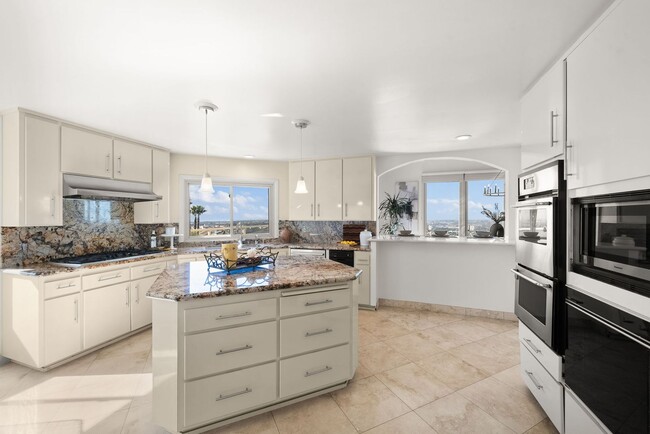 Building Photo - Custom Del Cerro Home with Views