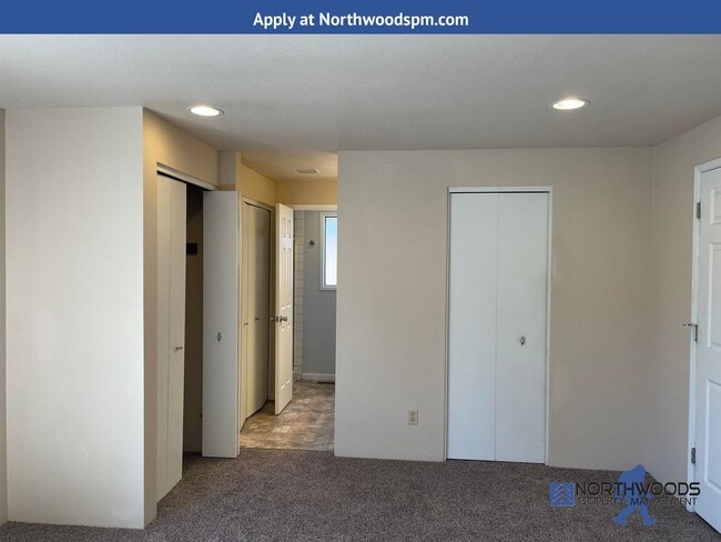 Building Photo - Charming 3 Bedroom 2 Bath Home in Very Nic...