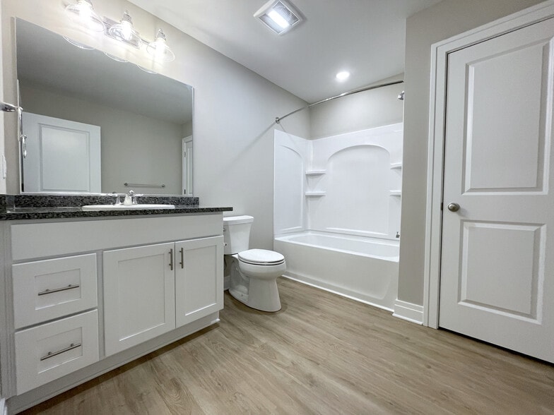Second Floor Full Bathroom - 4286 Tisbury Ln