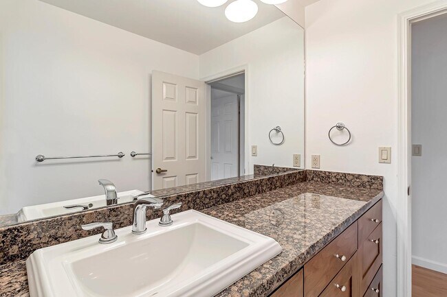 Building Photo - 302 Tadley Ct