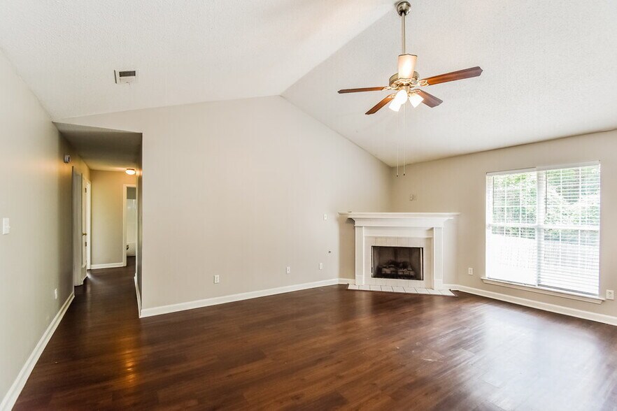 Building Photo - 6356 White Hawk Ln