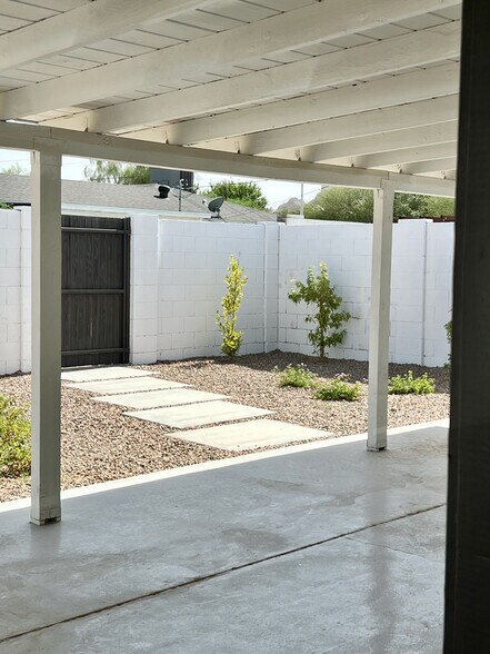 Building Photo - 6407 E Wilshire Dr
