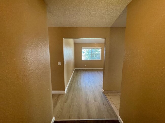 Building Photo - 3233 Nightingale Dr