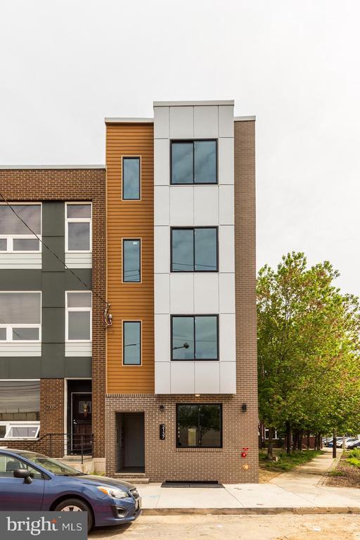 Building Photo - 2132 Berges St