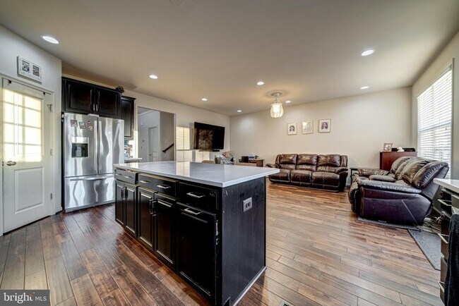 Building Photo - 23697 Sailfish Square