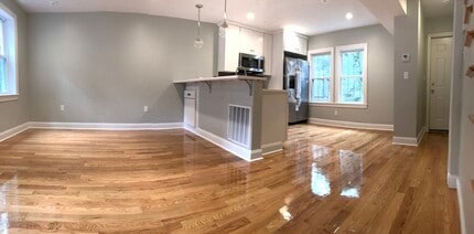 Building Photo - 6 St James Pl