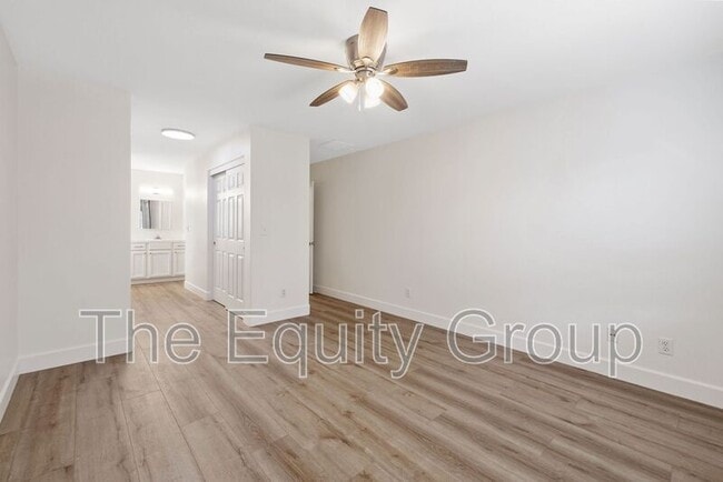 Building Photo - 3835 E Oak Ave