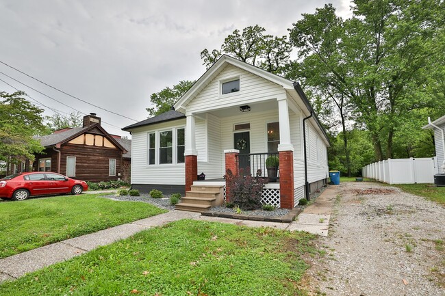 Building Photo - Newly Renovated Single Family Home