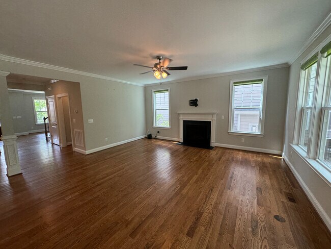 Building Photo - Room in House on Grande Chateau Ln