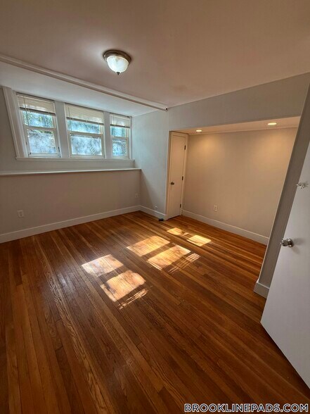 Building Photo - 241 Freeman St