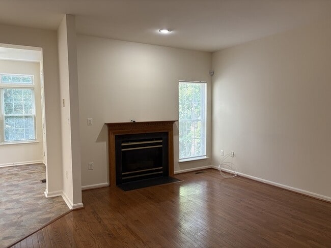 Building Photo - 1947 Woodshade Ct