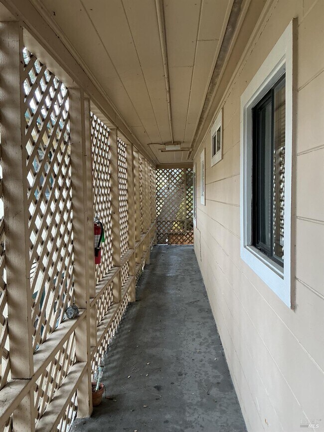 Building Photo - 212 S E St