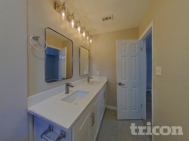 Building Photo - 4306 Woodlark Dr