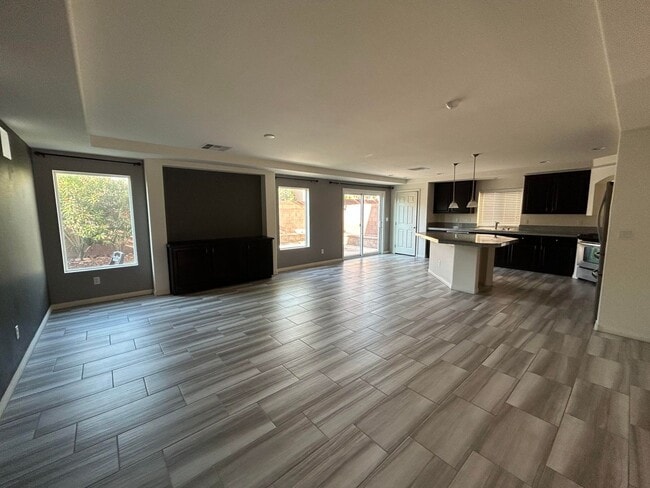 Building Photo - Great curb appeal