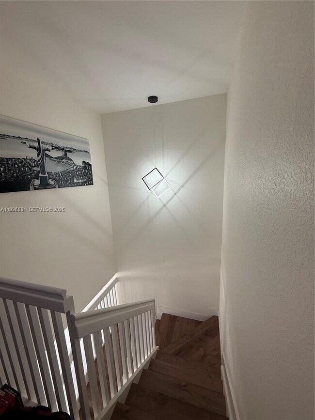 Building Photo - 11128 W 32nd Ln