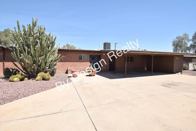 Building Photo - Spacious 3 Bed 2 Bath Eastside Home w/Huge Yard & Fireplace