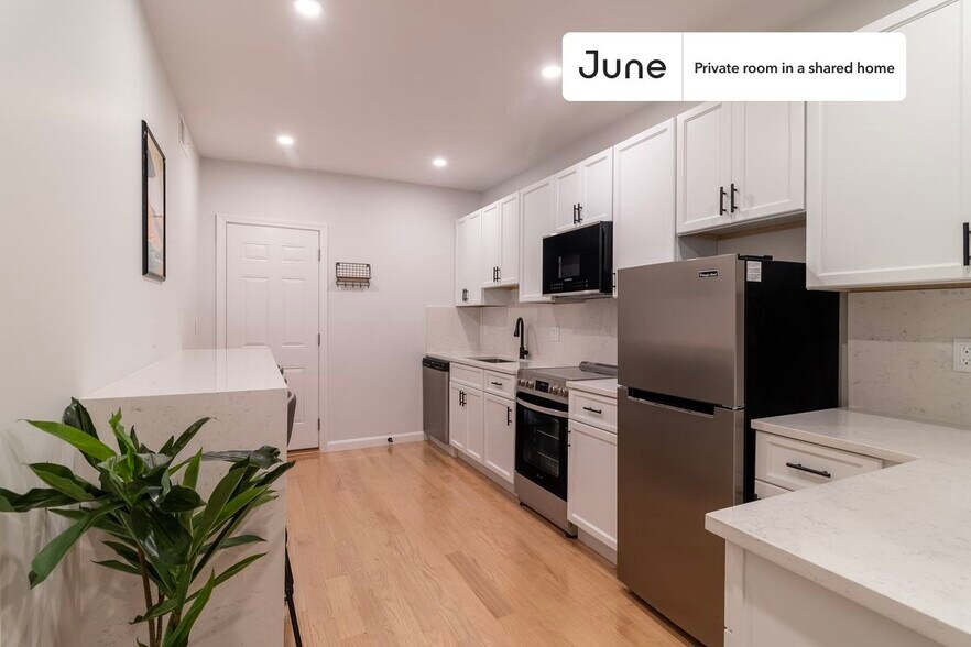 Building Photo - Room in Shared 3 bed/2 bath home in JFK/UMass