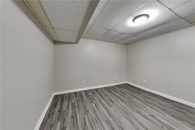 Building Photo - 4505 Laurie Ln SW