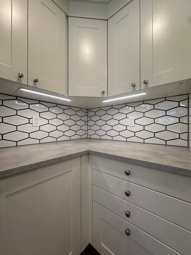 Building Photo - 928 NW Portland Ave