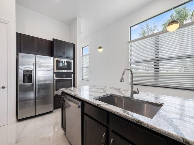 Building Photo - 12442 SW Lunata Way
