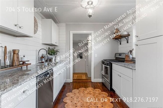 Building Photo - 704 S Toledo Ave