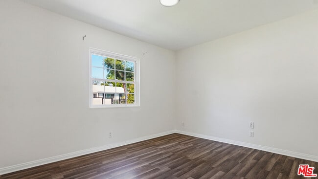 Building Photo - 13842 Hamlin St