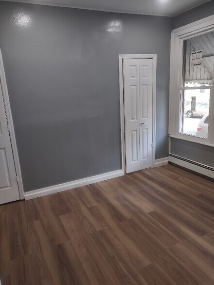 Building Photo - 319 2nd St