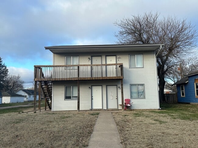 Building Photo - 911 Sylvan St