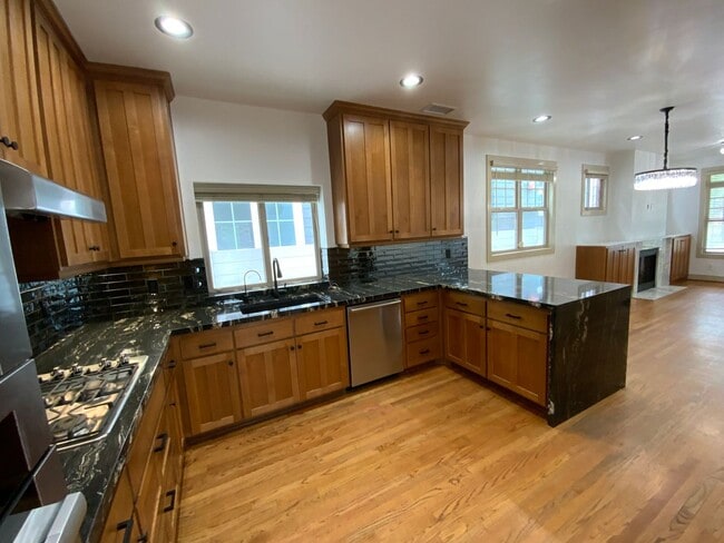 Building Photo - Long Term Furnished Rental available in Co...