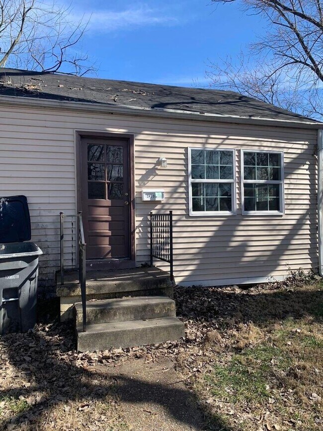 Building Photo - 2423-2425 Negley Ct