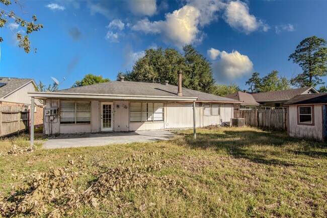 Building Photo - 20031 Woodhall Ln