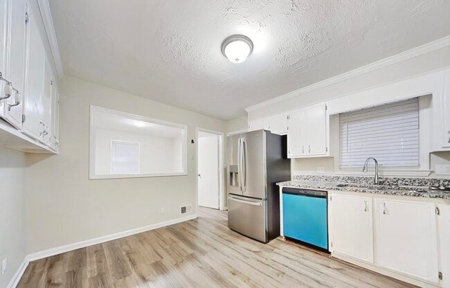 Building Photo - Ready To Move Now