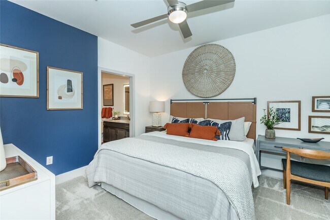 Building Photo - 698 Basilica Bay Dr