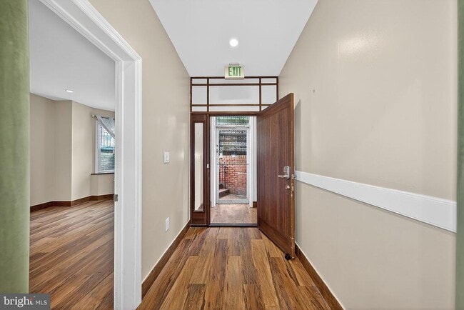 Building Photo - 817 6th St NW