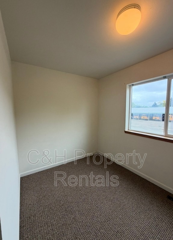 Building Photo - 406 1st St SE