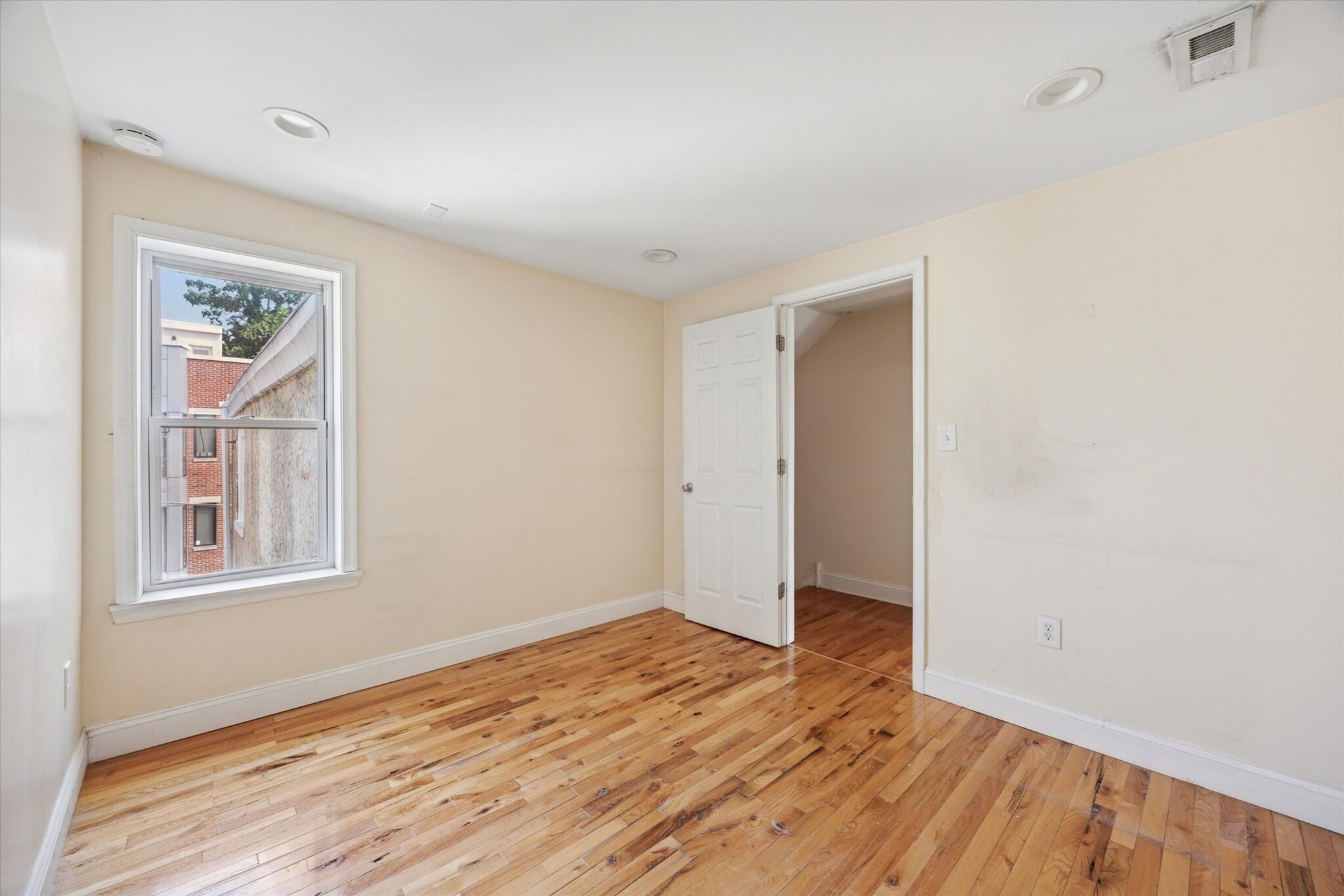 Building Photo - 861 N 20th St