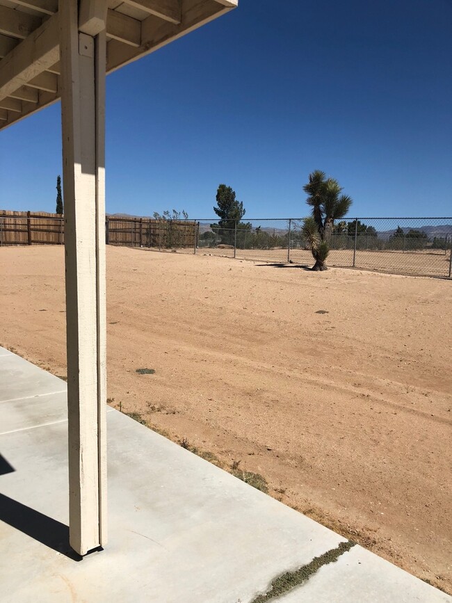 Building Photo - Adorable 3 bedroom Hesperia home!