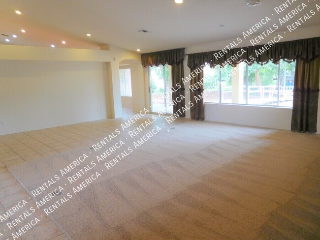 Building Photo - 5747 N 105th Ln