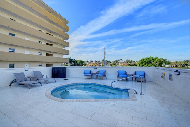 Building Photo - 250 S Ocean Blvd
