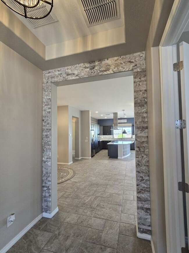 Building Photo - 35532 N Sunset Trail